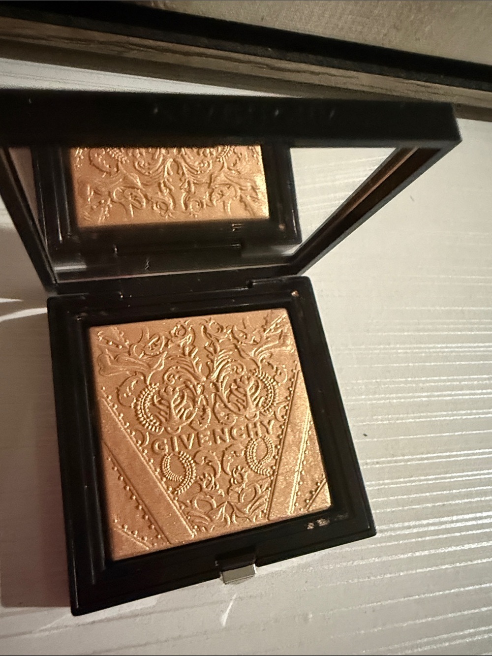 Givenchy Teint Couture Shimmer Powder in the shade 02 Shimmery Gold.never used
